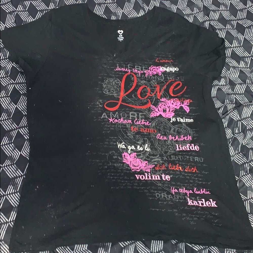 Black shirt with dif languages “i love you”